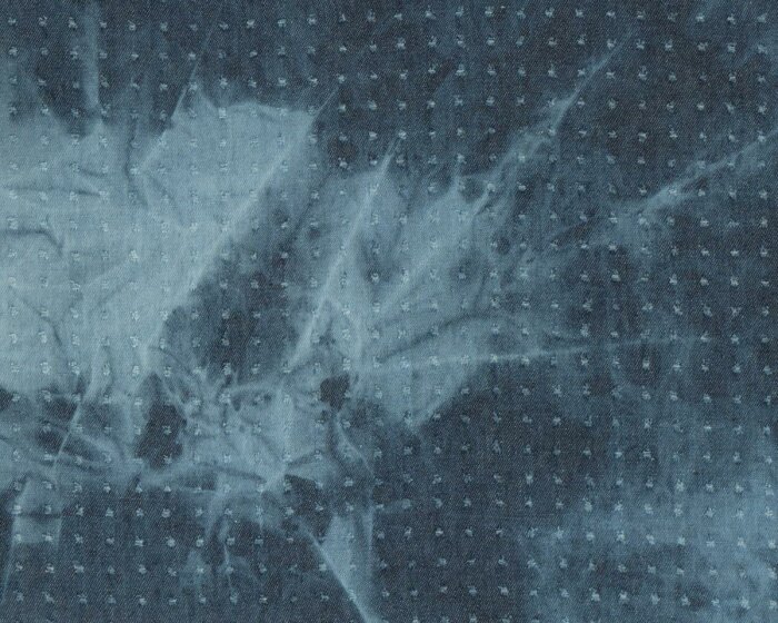 Baumwoll-Jeansstoff mit Lasercut BATIK, regelmäßige Punkte, jeansblau