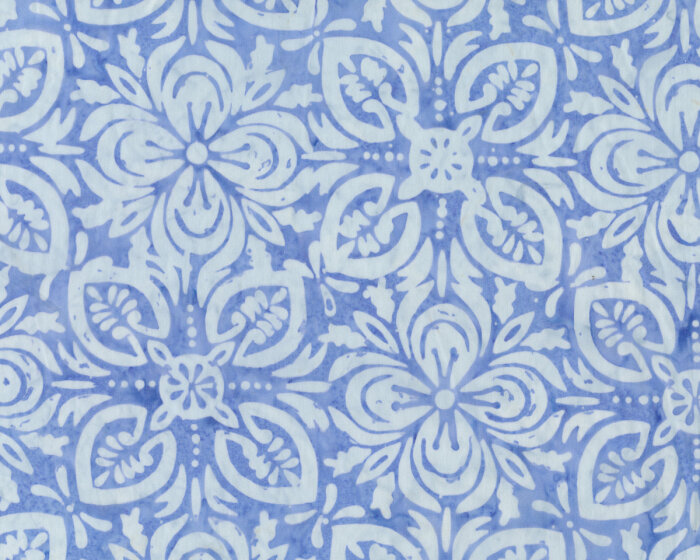 Batik-Patchworkstoff LATITUDE BATIKS, Vierblatt-Blüten, helles taubenblau-helles hellblau, Moda Fabrics