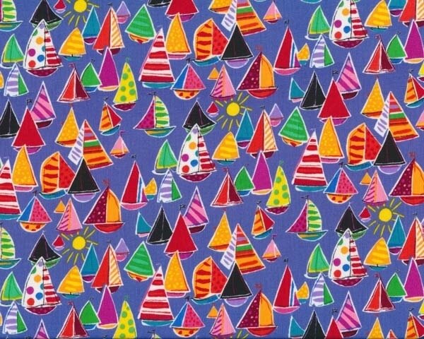 Patchworkstoff "Vacation Getaway" mit vielen kleinen Segelbooten, mittelblau-orange-rot-rosa