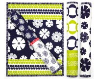 Patchworkstoff "Pure" mit Stempelblüten, dunkelblau-gebrochenes weiß