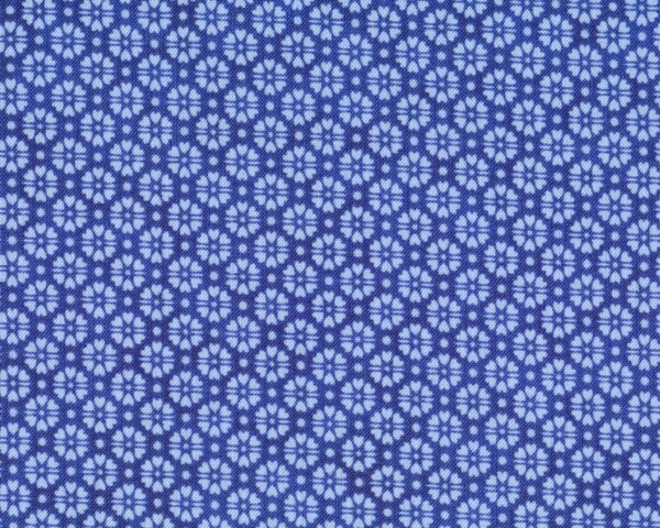 Patchworkstoff "Quilters Basic", kleine Ornamentblüten im Punktegitter, blau-helles taubenblau