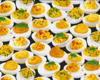 Patchworkstoff FOOD EGGS, halbe Eier, gelb-weiß-schwarz