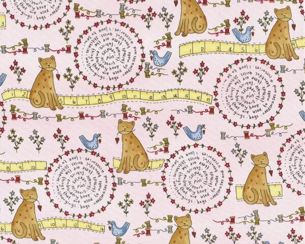 Patchworkstoff "Stitches" mit Katzen, Vögeln und Maßband und Garnrollen, hellrosa-hellbraun