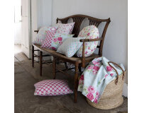 Englischer Dekostoff Clarke & Clarke ROSE TILE, Ornament-Rosen, helles türkisgrün