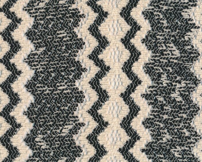 Italienischer Strickstoff MEISONI, Zacken-Lochmuster, schwarz-wollweiß