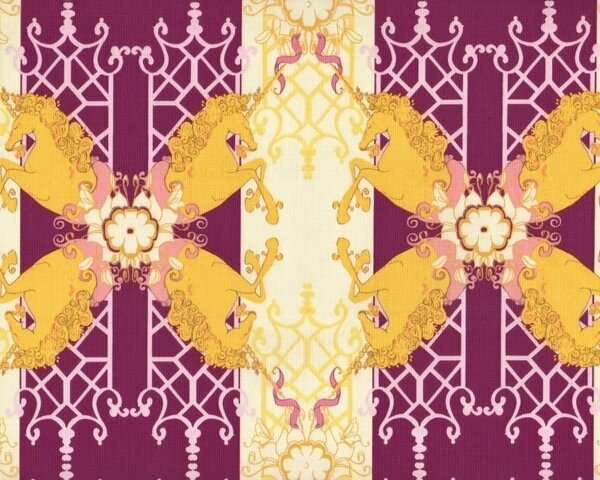 Patchworkstoff "Pernillas Journey" mit märchenhaften Einhörnern, helles aubergine-goldgelb