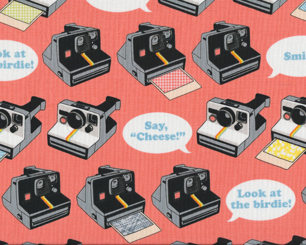 Patchworkstoff GEEKLY CHICK, Polaroid-Kameras, helles lachsrot
