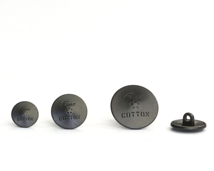 Jeansknopf FINE COTTON, geprägter Schriftzug, stahlfarben, 15 mm