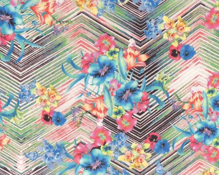 Designer-Satin aus Italien COSIMA, Blüten auf Zackengrund, pink-blau