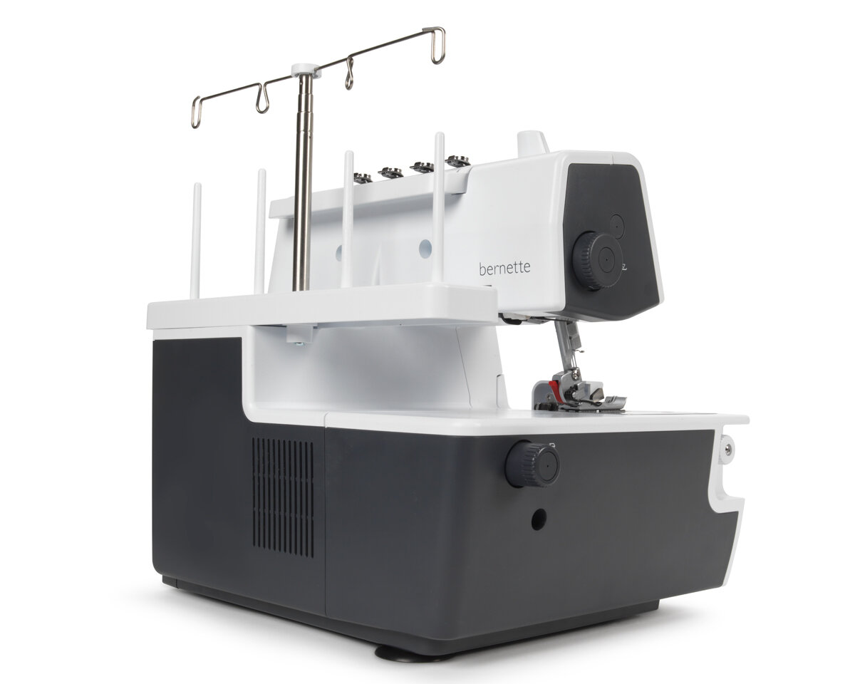 Bernette B42 Overlock / Coverstich-Maschine – 4-Faden, 1300 St/min, Mit LED-Beleuchtung