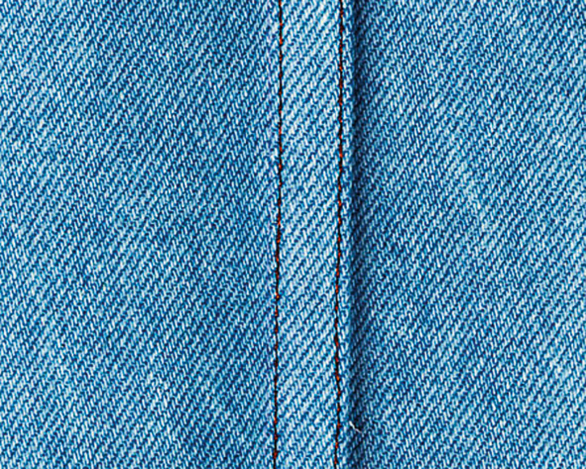 джинсовый фон. задние карманы на мужских джинсах. джинсовая ткань деним. швы джинсов. джинсовый шов.