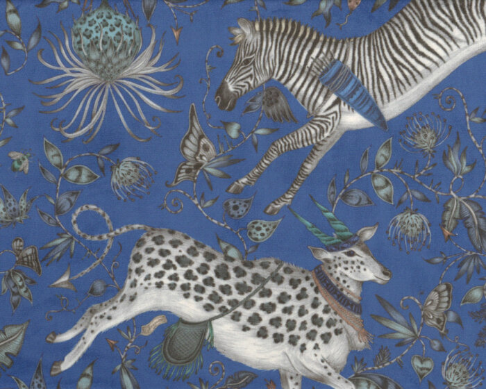 Samtstoff PROTEA, Tigerleoparden, ultramarinblau, Emma Shipley