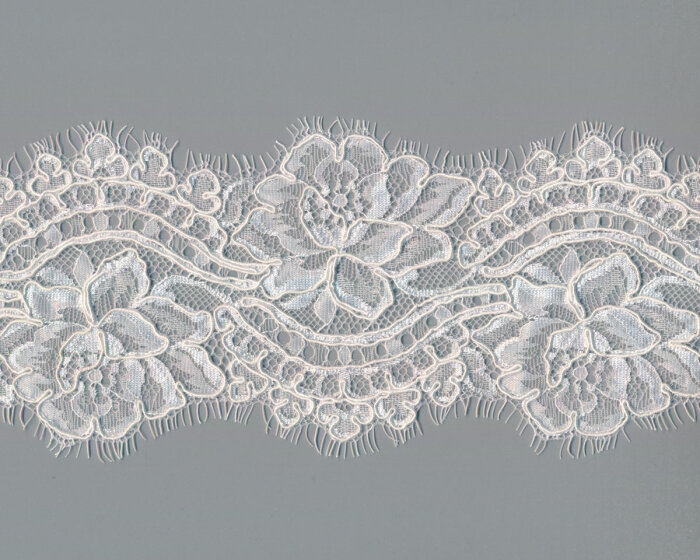 Spitzenband AMORE, beidseitige Bogenkante mit Rosen, 10  cm, wollweiß