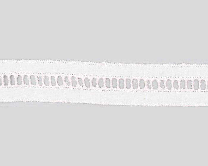 Baumwollspitze REKTANGULO mit Lochstickerei weiß