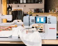 BERNINA 735 PRO Näh- und Stickmaschine mit Stickmodul SDT