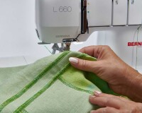 BERNINA Overlock L 660 mit Lufteinfädler