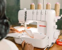 BERNINA Overlock L 660 mit Lufteinfädler