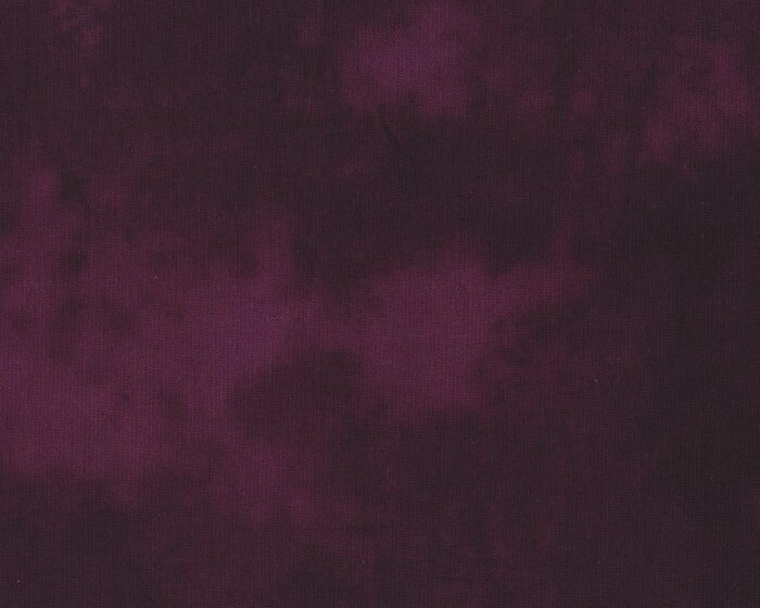 30 cm Reststück Patchworkstoff QUILTERS SHADOW, falsche Unis, Marmorierung, dunkles aubergine