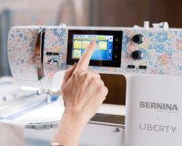 BERNINA 580 LIBERTY Edition Stick- und Nähmaschine mit Stickmodul M und Koffer-Set