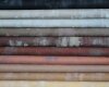 45 cm Reststück Patchworkstoff GRUNGE, uni streifig-meliert, kräftiges hellrot, Moda Fabrics