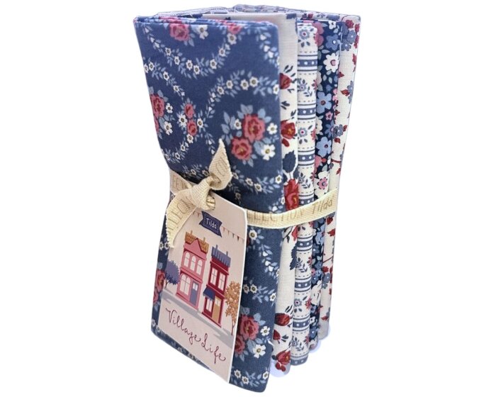Precuts Fat Quarter Baumwollstoff VILLAGE LIFE, blau, Tilda